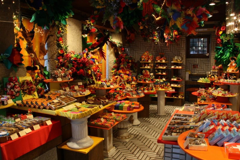 ecommerce-ST ANTONIN DU VAR-min_candy_store_chocolate_shop_chocolate_switzerland-393515