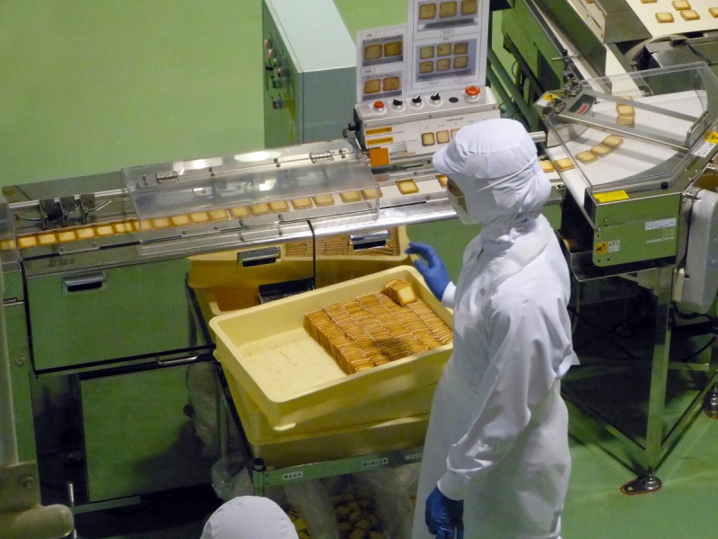 ecommerce-ST ANTONIN DU VAR-min_japan_sapporo_chocolate_factory_label_packaging_cookie_machine_operator-961505